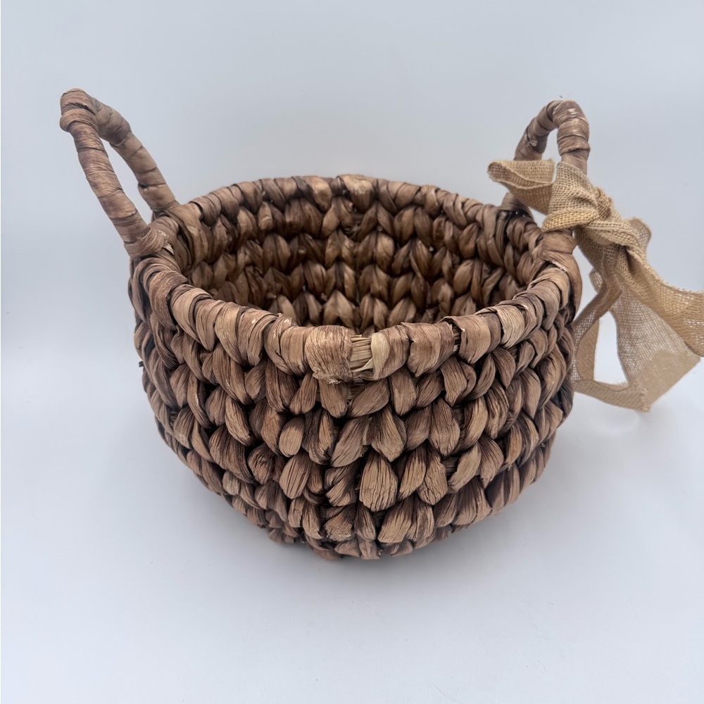 Vintage Water Hyacinth Round Woven Wicker Basket with Handles 13x9 - Picture 3 of 8